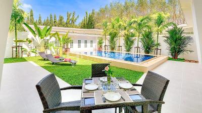 5 Modern Pool Villas in Paklok