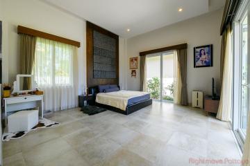 4 Bed House For Sale In Huay Yai - Not In A Village