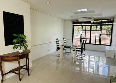 For RENT : Townhouse Phromphong / 4 Bedroom / 4 Bathrooms / 400 sqm / 85000 THB [R11996]
