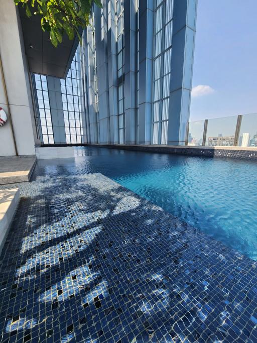 For SALE : The Diplomat Sathorn / 3 Bedroom / 2 Bathrooms / 85 sqm / 28000000 THB [S11995]