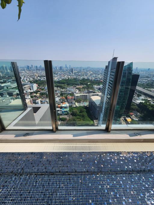 For SALE : The Diplomat Sathorn / 3 Bedroom / 2 Bathrooms / 85 sqm / 28000000 THB [S11995]