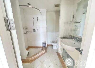 1-BR Condo near MRT Lumphini