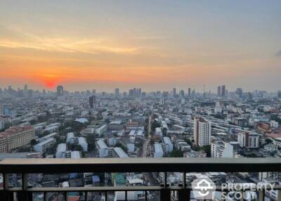 1-BR Condo at Rhythm Ratchada-Huaikwang near MRT Huai Khwang