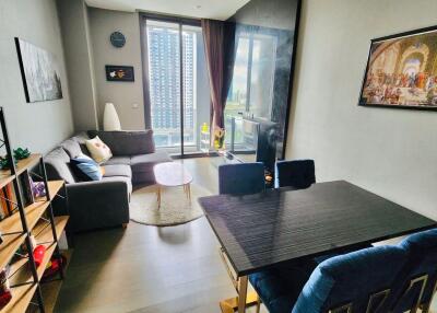 2 bed Condo in The Esse at Singha Complex Khlong Toei Nuea Sub District C020321