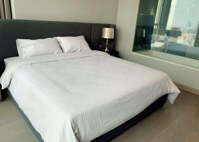 2 bed Condo in The Esse at Singha Complex Khlong Toei Nuea Sub District C020321