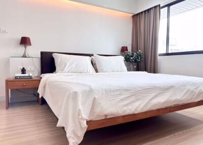 1 bed Condo in Regent Royal Place 2 Lumphini Sub District C020316