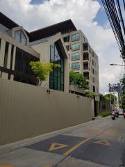 Duplex Pool-Access Sukhumvit 26