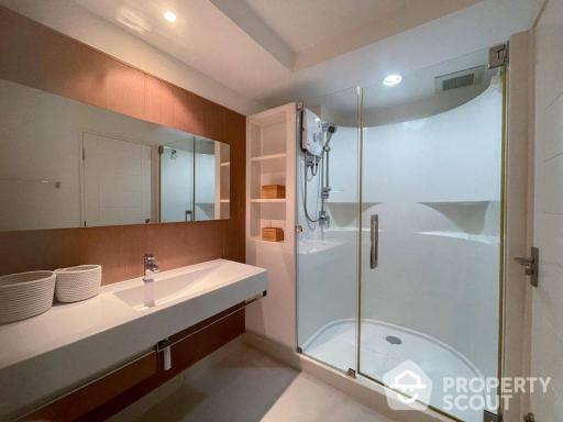 2-BR Condo at The Bangkok Sathorn-Taksin near BTS Krung Thon Buri