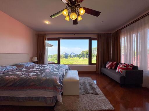 5 Bedrooms House in Phoenix Golf Course Huay Yai H011021