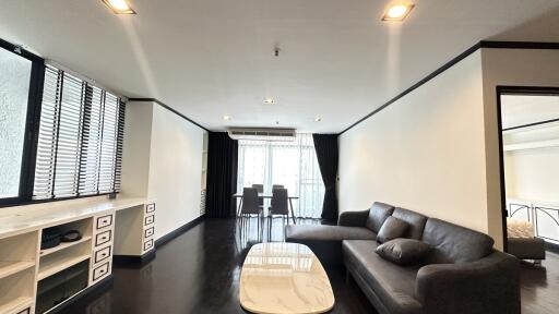 Renovated Large Condo Phrom Phong