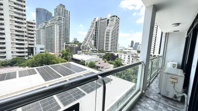 Renovated Large Condo Phrom Phong