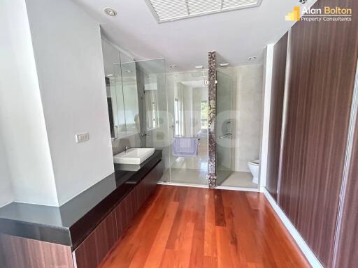 What a beautiful condo! 2 Bedroom in Axis For Rent