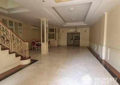 4-BR Townhouse near MRT Huai Khwang (ID 491717)