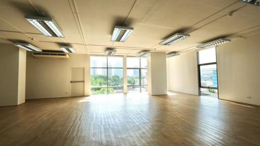 For Rent Bangkok Office in Narathiwas BTS Chong Nonsi Sathorn