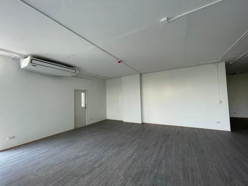 For Rent Bangkok Office in Narathiwas BTS Chong Nonsi Sathorn