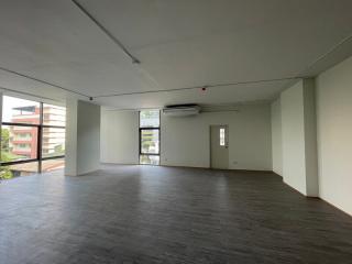 For Rent Bangkok Office in Narathiwas BTS Chong Nonsi Sathorn