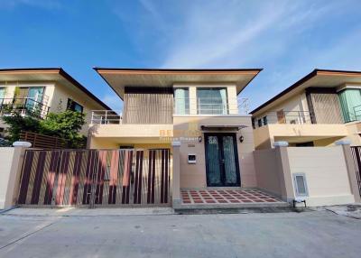 3 Bedrooms Villa / Single House in Villa Asiatic East Pattaya H011163