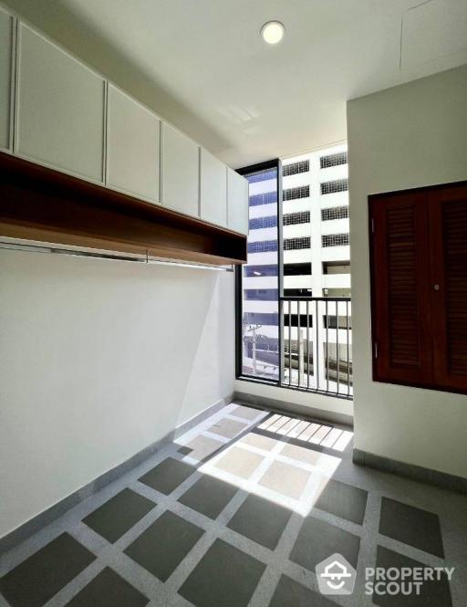 2-BR Condo near MRT Phra Ram 9