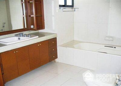 3-BR Apt. near MRT Sukhumvit