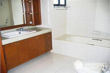 3-BR Apt. near MRT Sukhumvit