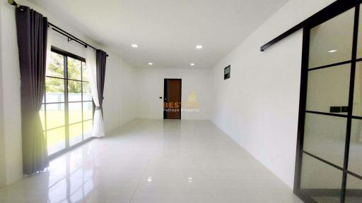 3 Bedrooms Villa / Single House Huay Yai H011162