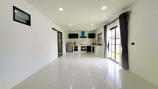 3 Bedrooms Villa / Single House Huay Yai H011162