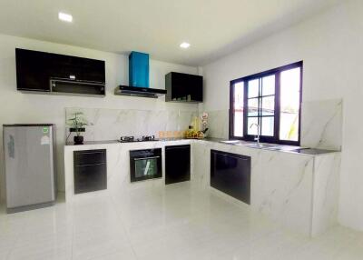 3 Bedrooms Villa / Single House Huay Yai H011162