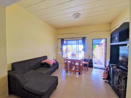 2 Bedrooms Townhouse in Ngam Charoen 7 East Pattaya H011159