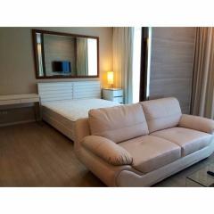 1-BR Condo at The Room Sukhumvit 21 near MRT Sukhumvit (ID 510753)