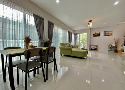 Huay Yai Luxury Villa House for Sale