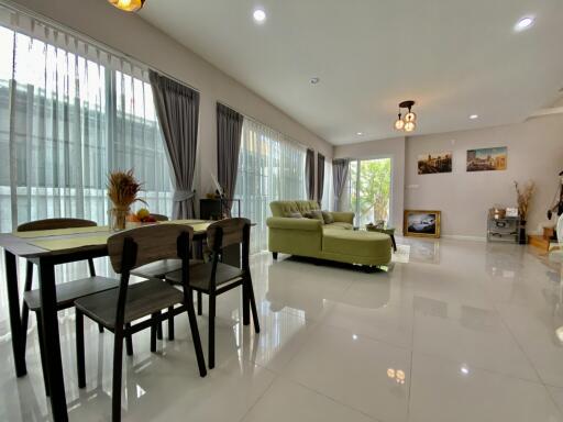 Huay Yai Luxury Villa House for Sale