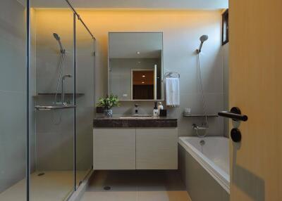 For RENT : BioHouse service Apartment / 3 Bedroom / 3 Bathrooms / 249 sqm / 137000 THB [R12015]