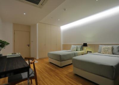 For RENT : BioHouse service Apartment / 3 Bedroom / 3 Bathrooms / 249 sqm / 137000 THB [R12015]