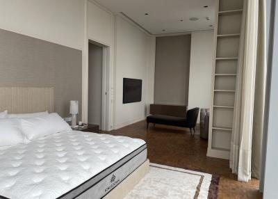 For RENT : The Ritz - Carlton Residences at MahaNakhon / 4 Bedroom / 4 Bathrooms / 480 sqm / 750000 THB [10969512]