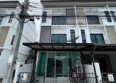 For Sale Bangkok Town House Patio Srinakarin-Rama9 Krungthep Kreetha Saphan Sung