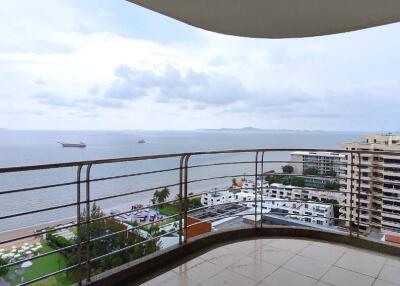 Large Unit Condo Residence @ Dream for Sale