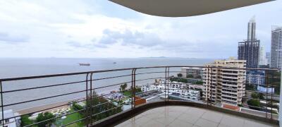 Large Unit Condo Residence @ Dream for Sale