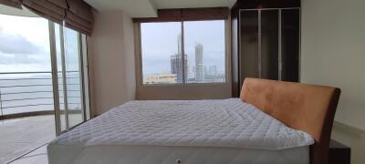 Large Unit Condo Residence @ Dream for Sale