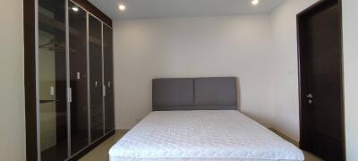 Large Unit Condo Residence @ Dream for Sale