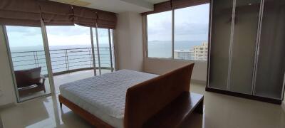 Large Unit Condo Residence @ Dream for Sale