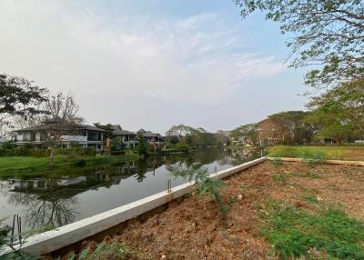 A plot by the lake for sale in Hang Dong