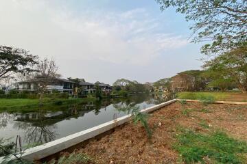 A plot by the lake for sale in Hang Dong