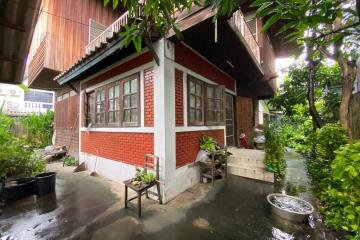 A land with house for sale in Muang Chiang Mai