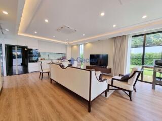 4 Bedrooms bed in House in Rungsii Village in East Pattaya H008992