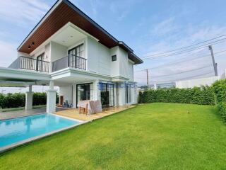 4 Bedrooms bed in House in Rungsii Village in East Pattaya H008992