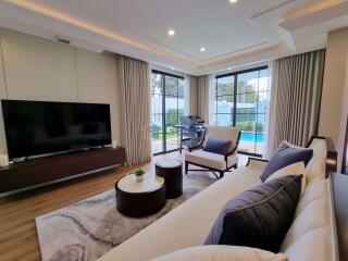 4 Bedrooms bed in House in Rungsii Village in East Pattaya H008992