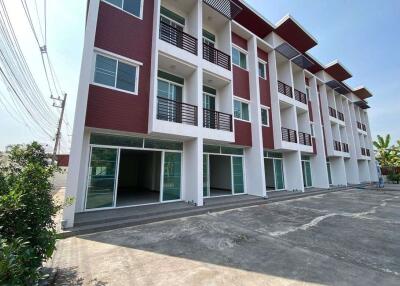 Brand new 3 bed townhome for sale in Chang Phuak Chiang Mai