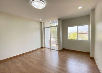 Brand new 3 bed townhome for sale in Chang Phuak Chiang Mai