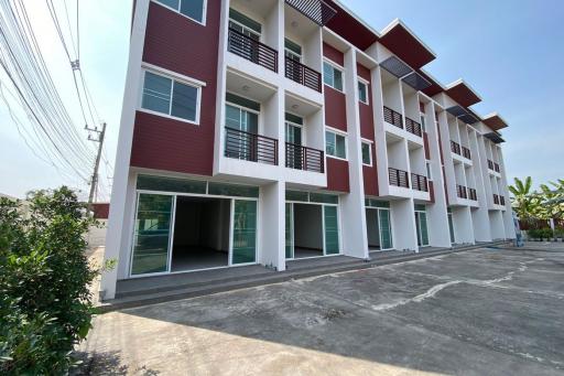 Brand new 3 bed townhome for sale in Chang Phuak Chiang Mai