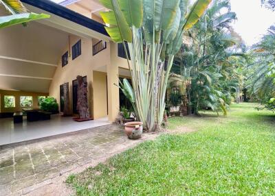 A large family home with private pool for sale in Nam Phrae, Chiang Mai